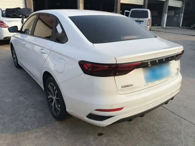 Geely Emgrand — Фото автомобиля 4