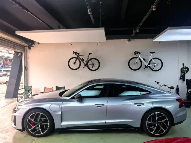 Audi Audi RS e-tron GT 2023 Base Model — Фото автомобиля 4