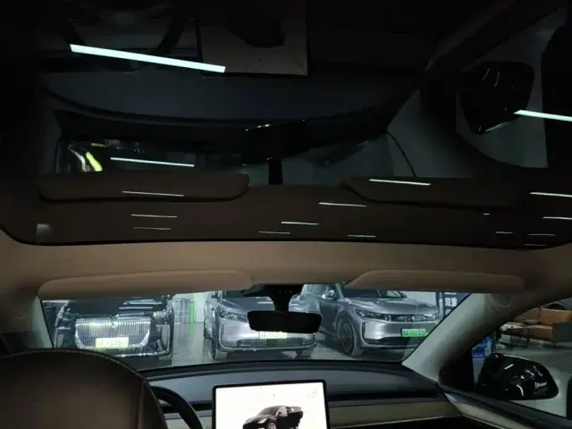 Tesla Model Y — Фото автомобиля 17