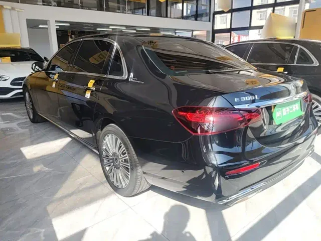 Mercedes-Benz E-Class — Фото автомобиля 4