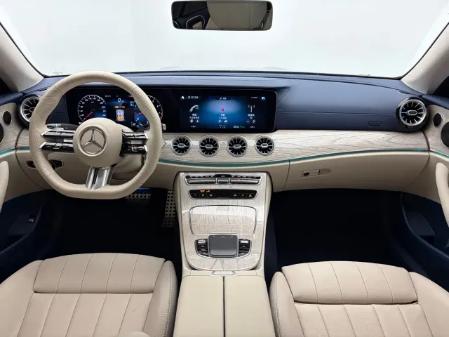 Mercedes-Benz E-Class — Фото автомобиля 11