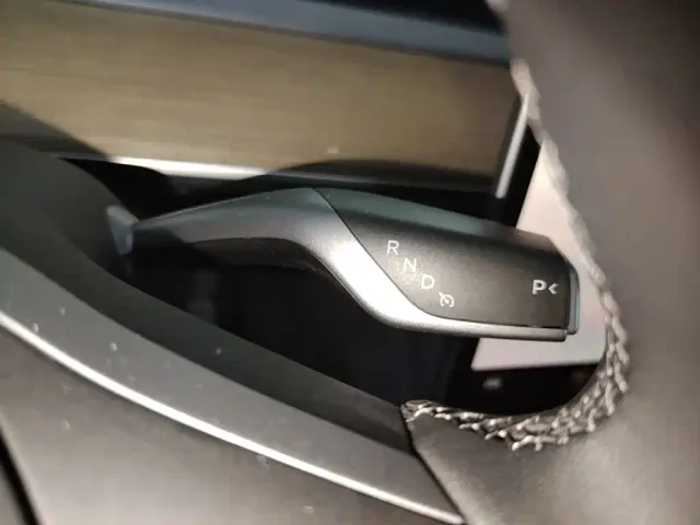 Tesla Model Y — Фото автомобиля 13