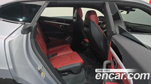 Lamborghini Urus — Фото автомобиля 11