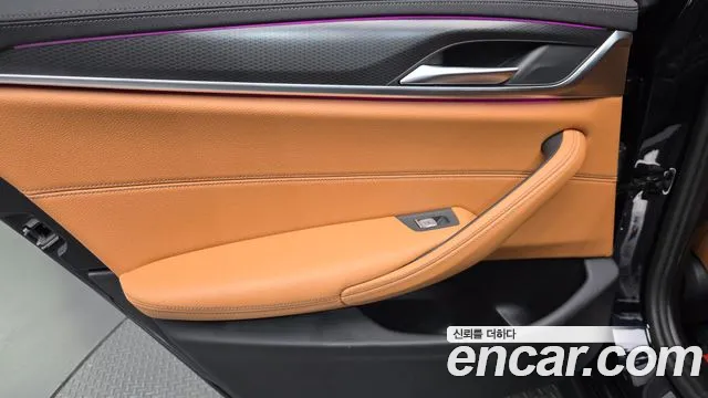 BMW 5 Series G30 — Фото автомобиля 14