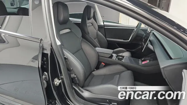 Tesla Model 3 — Фото автомобиля 17