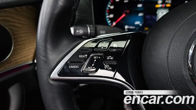 Mercedes-Benz E-Class — Фото автомобиля 16