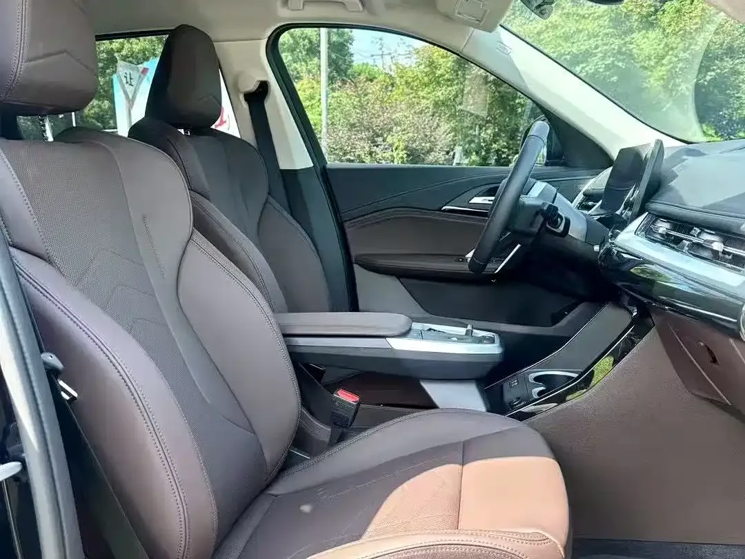 BMW BMW iX1 2025 eDrive25L M Sport Package — Фото автомобиля 9