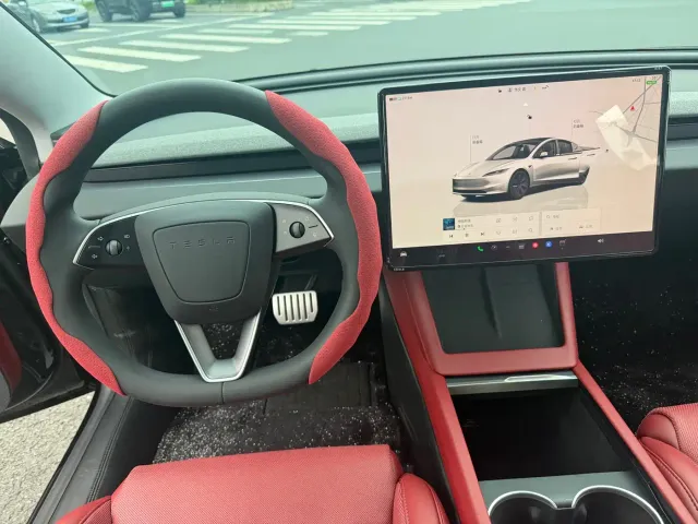 Tesla Model 3 — Фото автомобиля 15