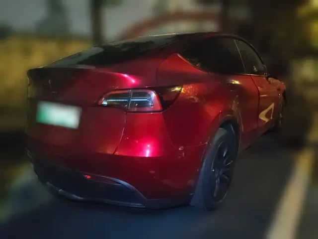 Tesla Model Y — Фото автомобиля 6