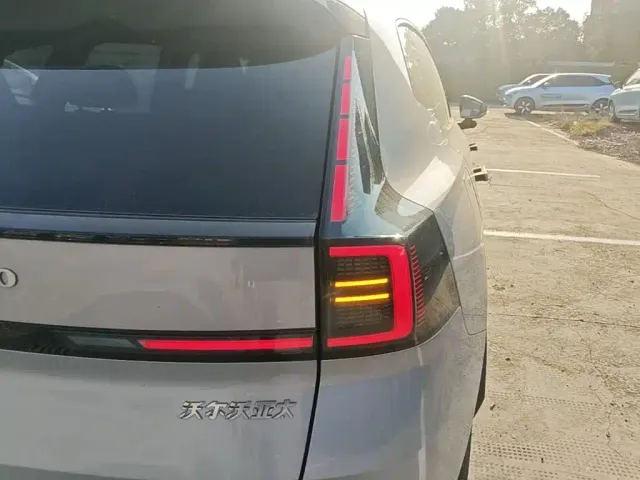 Volvo XC70 Plug-in Hybrid — Фото автомобиля 7