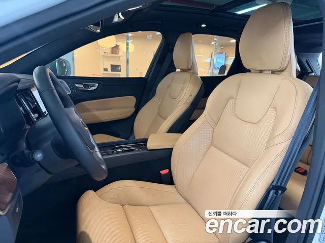 Volvo XC60 Generation 2 — Фото автомобиля 10