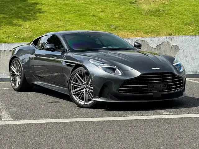 Aston Martin DB12 — Фото автомобиля 5