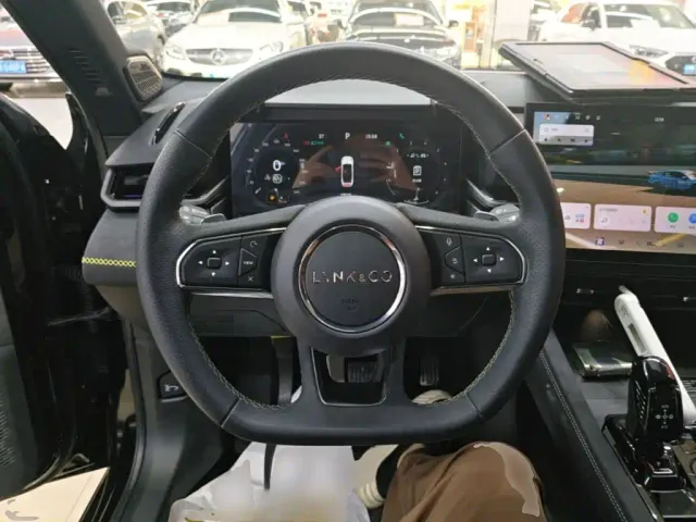 Lynk & Co 03 — Фото автомобиля 10