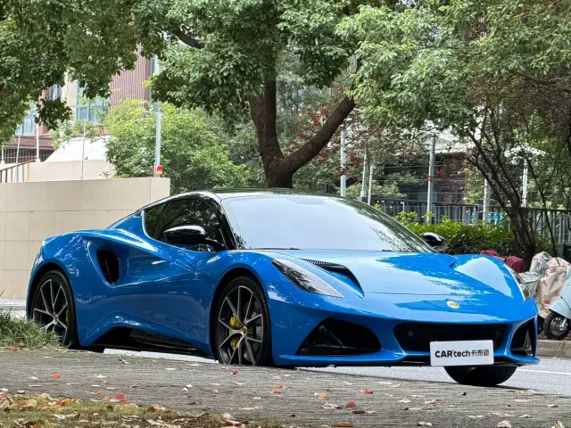 Lotus Emira — Фото автомобиля 3