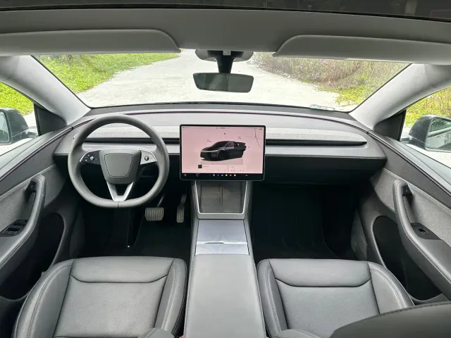 Tesla Model Y — Фото автомобиля 12