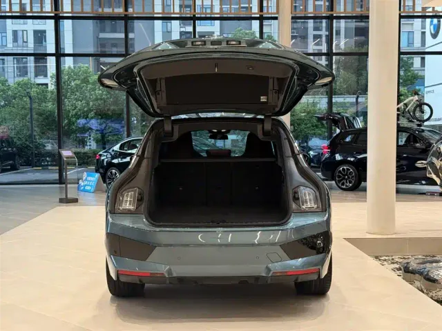 BMW iX — Фото автомобиля 15
