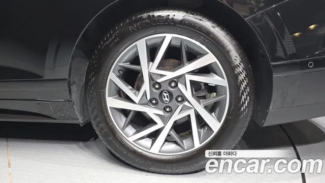 Hyundai Grandeur Grandeur (GN7) 2.5 Бензин 2WD — Фото автомобиля 17