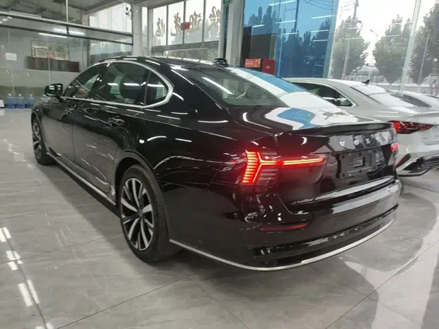Volvo S90 — Фото автомобиля 4