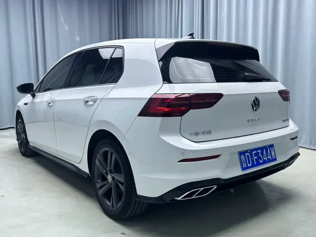 Volkswagen Golf — Фото автомобиля 21