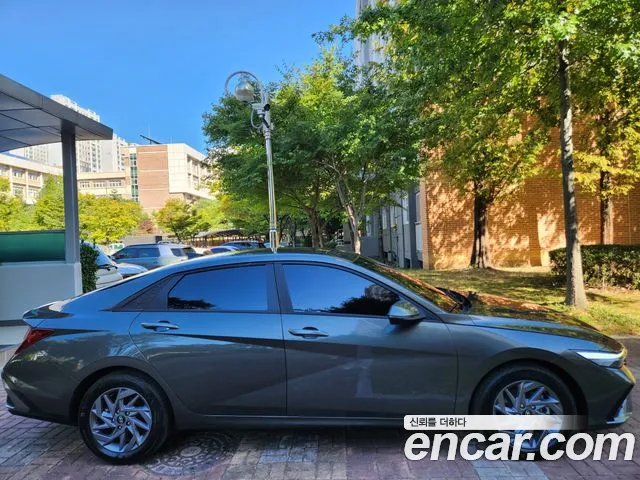 Hyundai Avante CN7 — Фото автомобиля 2