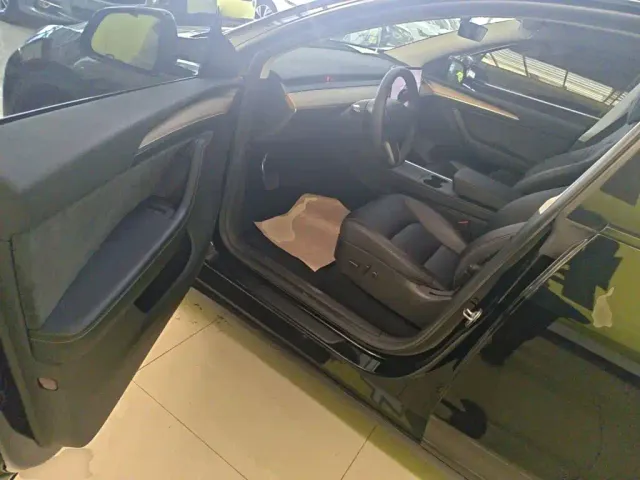 Tesla Model Y — Фото автомобиля 15