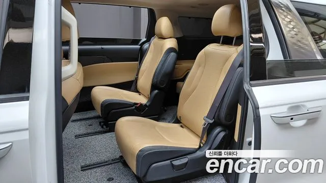 Kia Carnival Generation 4 — Фото автомобиля 18