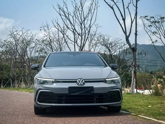 Volkswagen Golf — Фото автомобиля 2