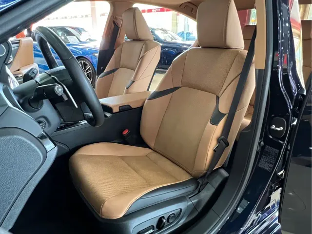 Lexus ES — Фото автомобиля 11