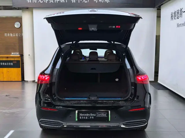 Mercedes-Benz EQE SUV — Фото автомобиля 16