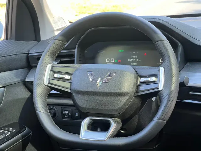 Wuling Asta — Фото автомобиля 10