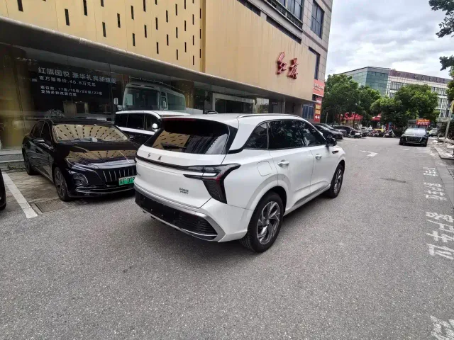 Hongqi HS3 PHEV — Фото автомобиля 5
