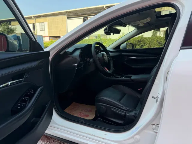Mazda Axela — Фото автомобиля 7