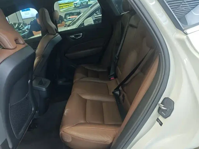 Volvo XC60 — Фото автомобиля 16