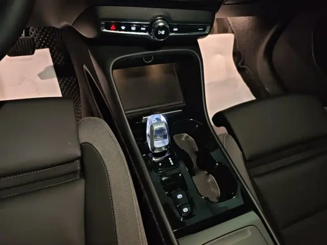 Volvo XC40 — Фото автомобиля 13