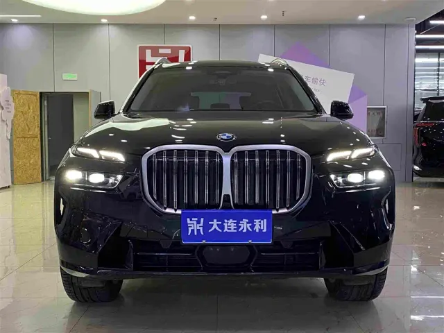 BMW X7 — Фото автомобиля 2