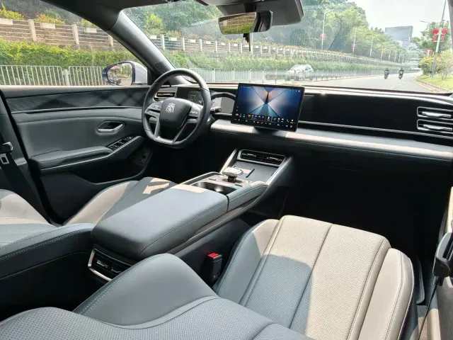 BYD Qin L — Фото автомобиля 13