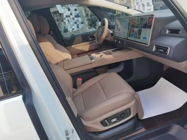 Li Auto MEGA — Фото автомобиля 24