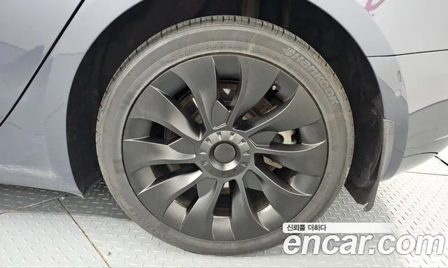 Tesla Model 3 — Фото автомобиля 6