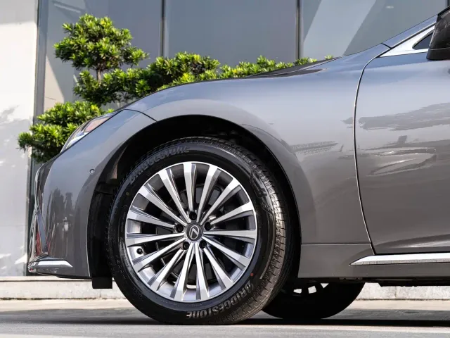 Lexus LS — Фото автомобиля 8