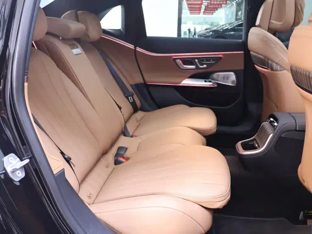 Mercedes-Benz E-Class — Фото автомобиля 22