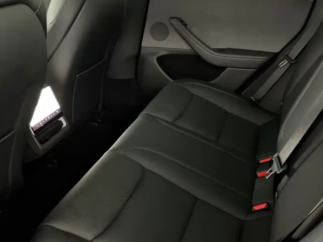 Tesla Model 3 2025 Model Year Facelift Rear-Wheel Drive — Фото автомобиля 9