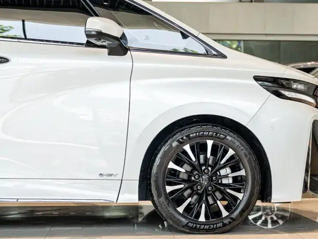 Toyota Vellfire — Фото автомобиля 5
