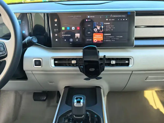 Geely ICON — Фото автомобиля 11