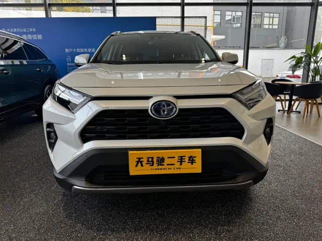 Toyota RAV4 — Фото автомобиля 2