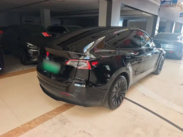 Tesla Model Y — Фото автомобиля 4
