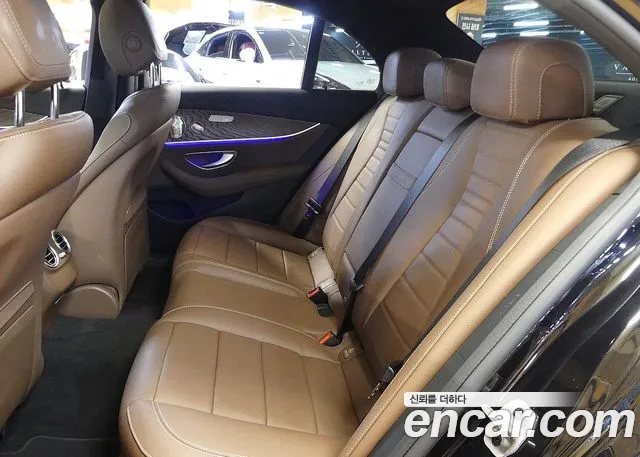 Mercedes-Benz E-Class — Фото автомобиля 18