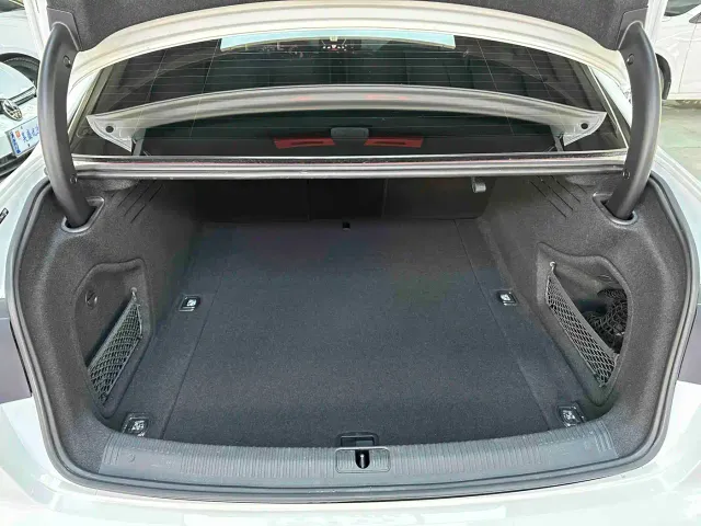 Audi A4L — Фото автомобиля 16