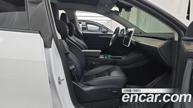 Tesla Model Y — Фото автомобиля 26