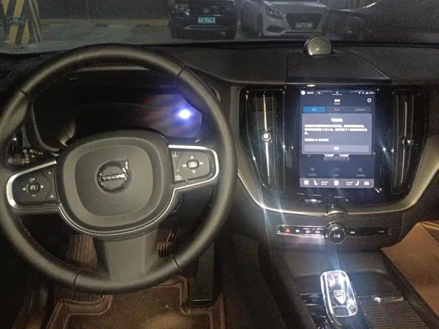 Volvo XC60 — Фото автомобиля 11