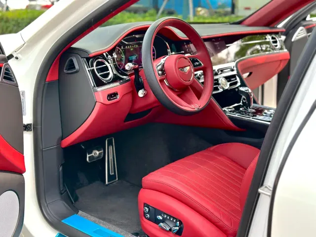 Bentley Flying Spur — Фото автомобиля 10
